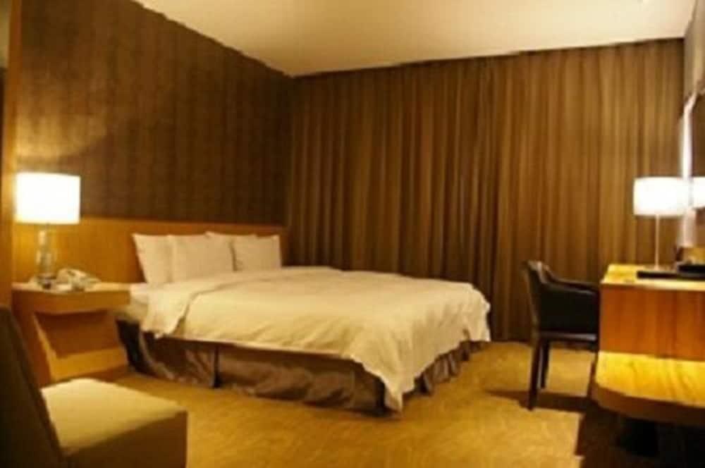 טאיפיי 雲富大飯店 Hotel Cloud-Zhongshan מראה חיצוני תמונה
